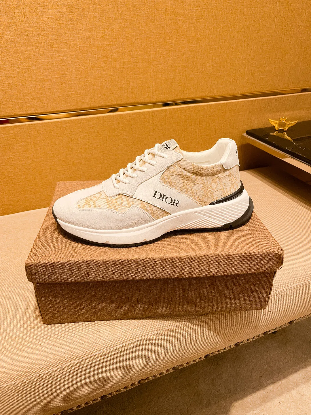 🚘🚘Factory batch 460💰🔥[Dior]🔥Men's high-end brand of shoes official website 1:1 latest masterpiece: the upper is made of Italian imported first-layer cowhide with a comfortable and breathable lining➕original non-slip and wear-resistant outsole🔥, making walking more convenient and comfortable! An exclusive new model, a stunning work, a beautiful 1:1 replica [color] compared to the official quality! Create a fashionable personality to set off your uniqueness! A must-have for trendy men! Classic🔥Size: 38-44 Color: 🔥 2⃣️colors available🔥